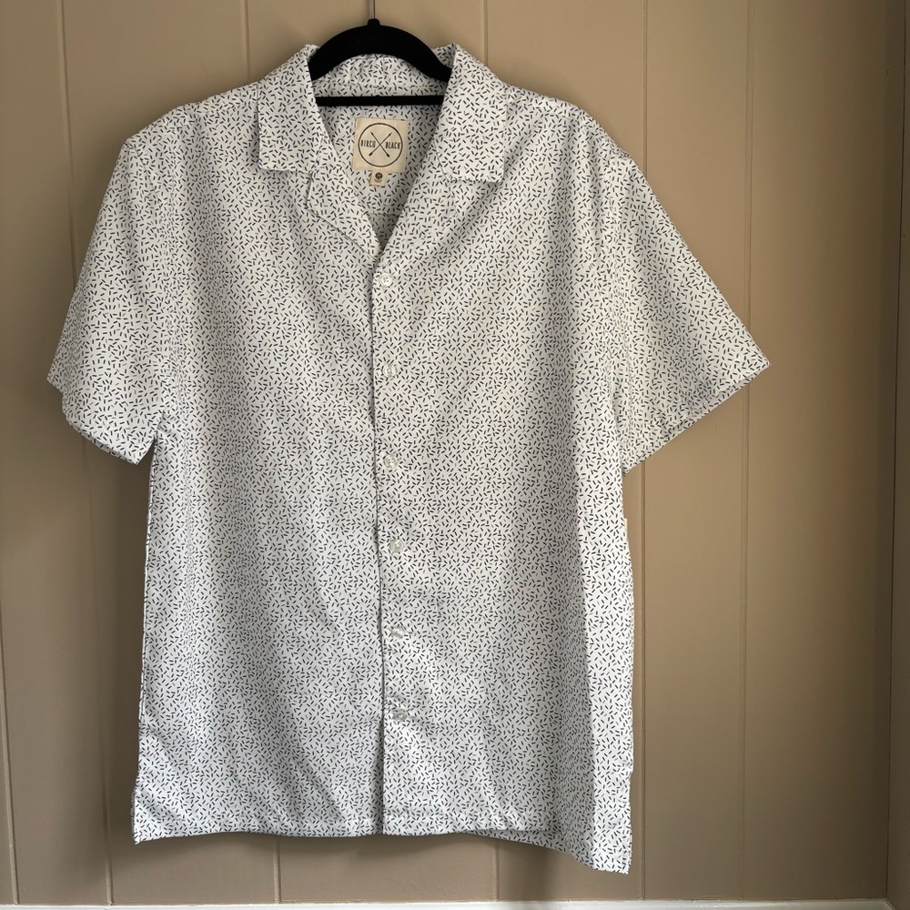 Birch Black Men's White and Black Speckled Short Sleeve Button-Down Shirt. NWT.